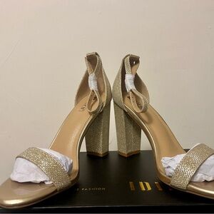 Women’s Gold Glitter Heels Size 8.5
